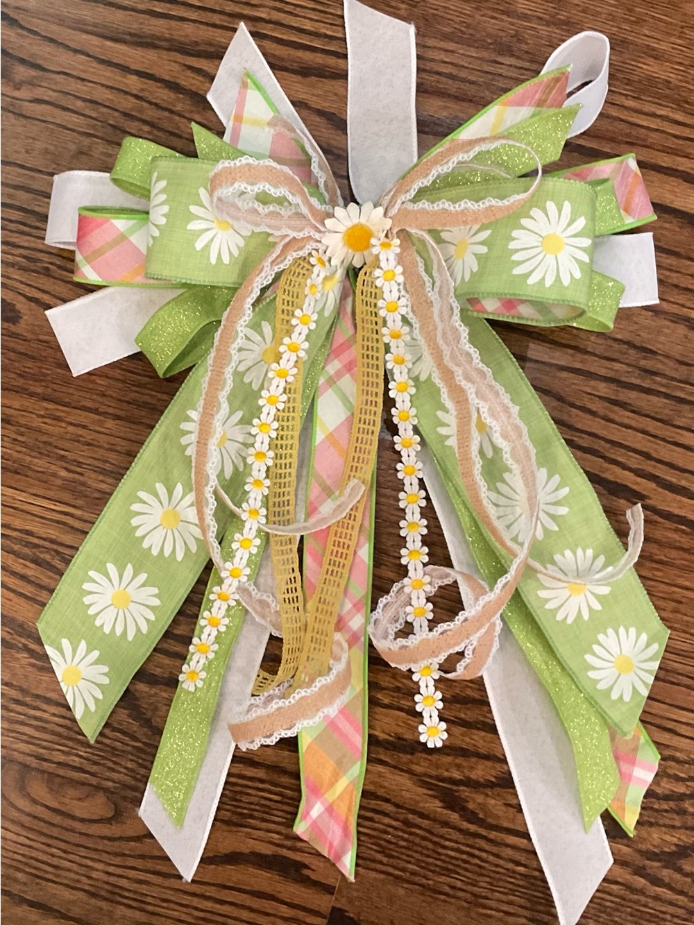 Daisy Spring Green Decorative Wreath Bow